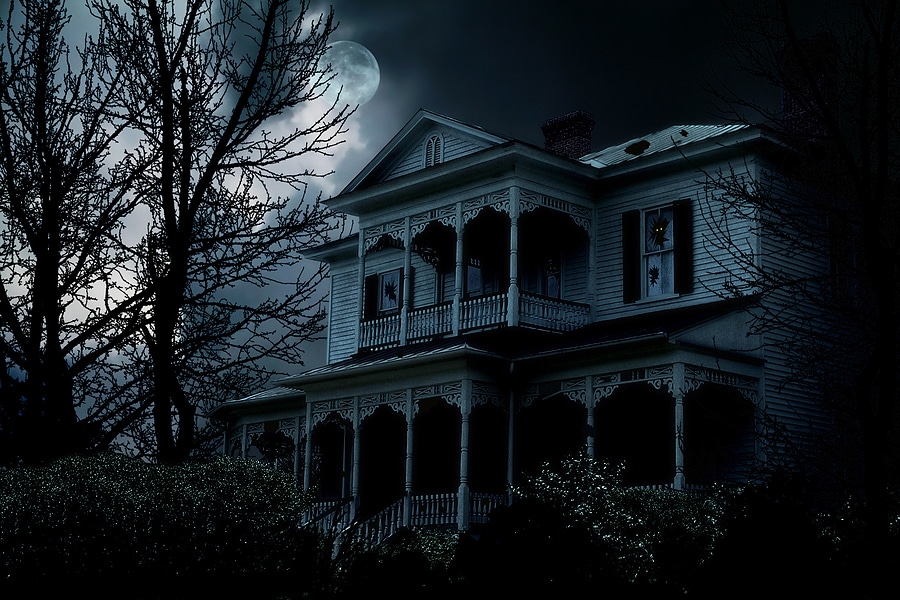 5 Unforgettable Scary Movies With Real-Life Houses
